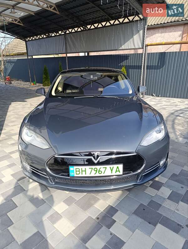 Tesla Model s (2013)