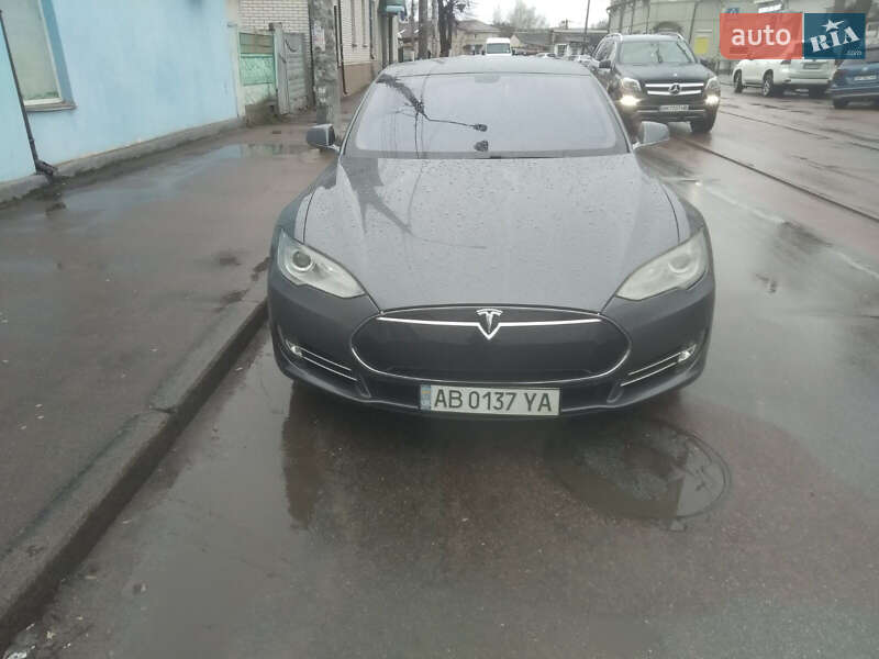 Tesla Model s (2013)