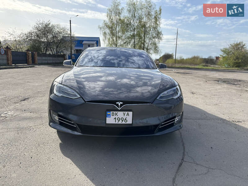Tesla Model s (2016)