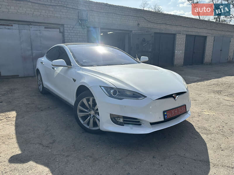 Tesla Model s (2016)
