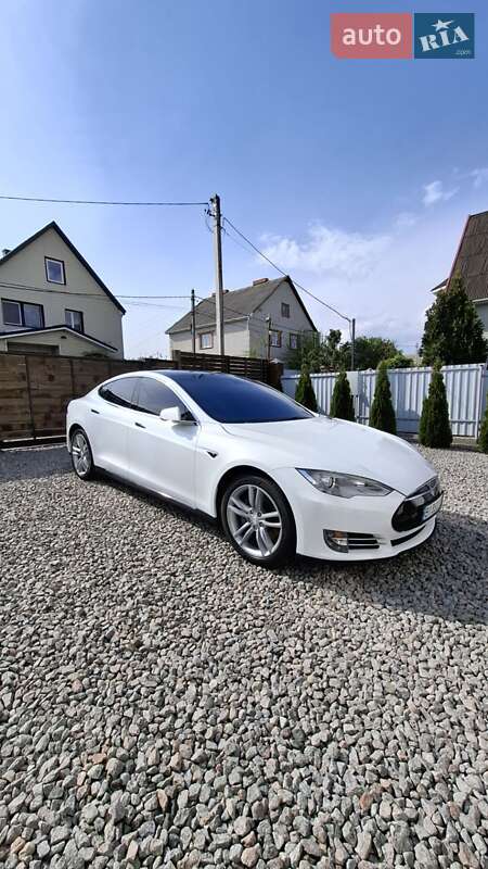 Tesla Model s (2014)