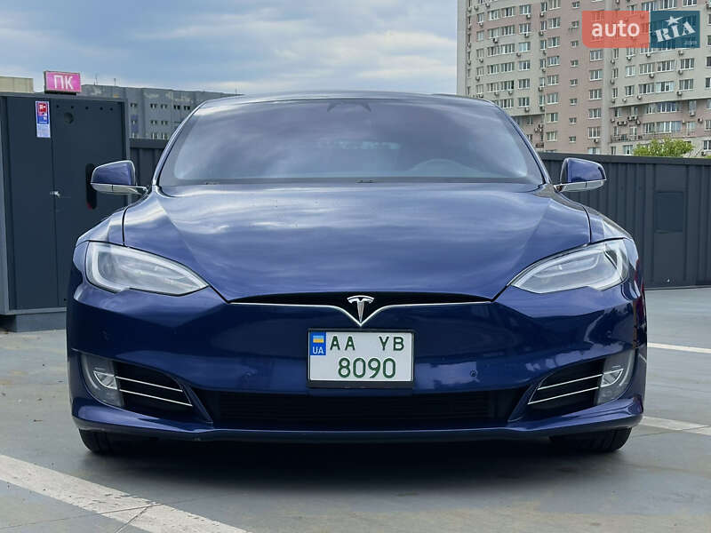 Tesla Model s (2017)