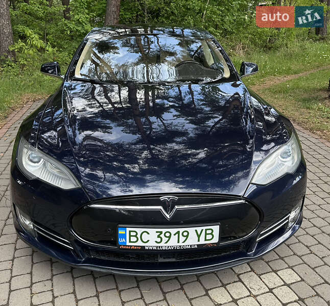 Tesla Model s (2015)