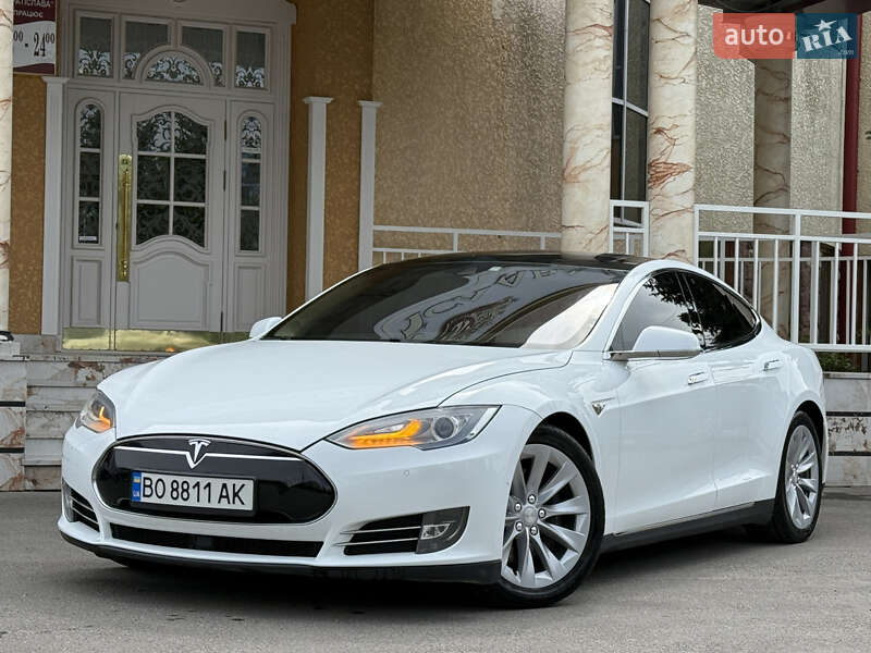 Tesla Model s (2015)