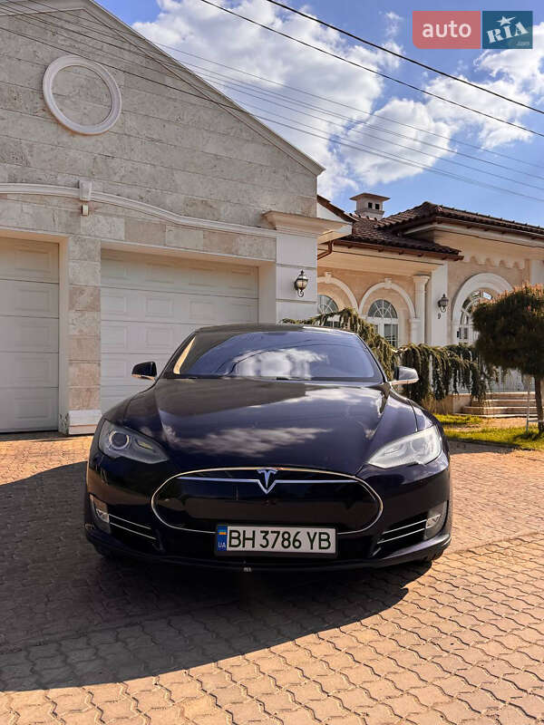Tesla Model s (2013)