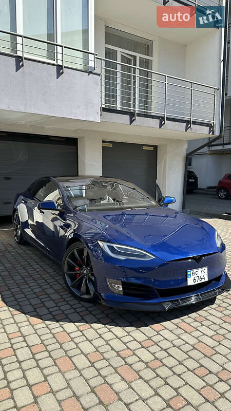 Tesla Model s (2016)