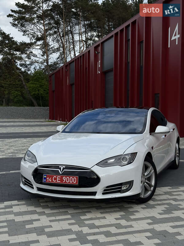 Tesla Model s (2013)