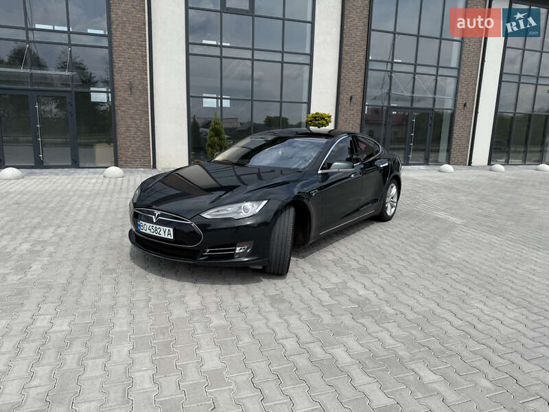 Tesla Model s (2014)