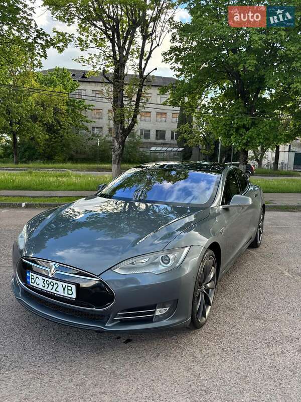 Tesla Model s (2013)