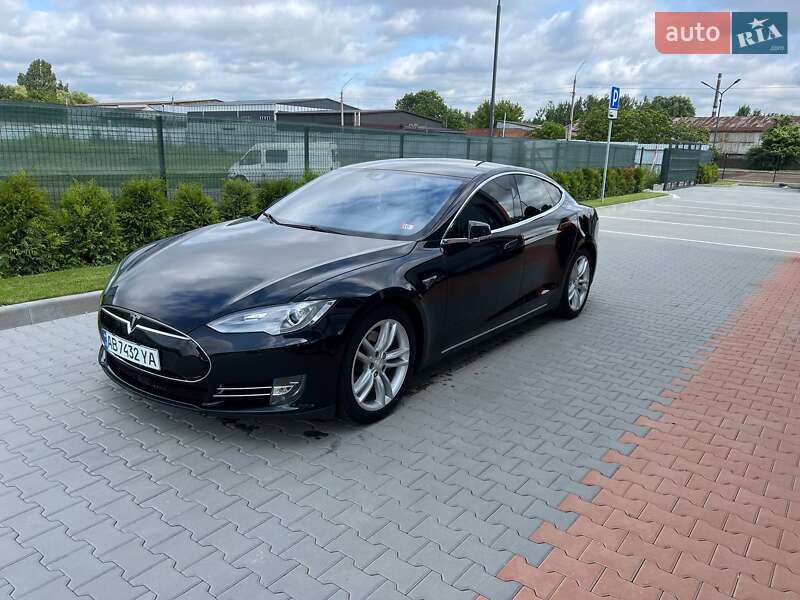 Tesla Model s (2015)