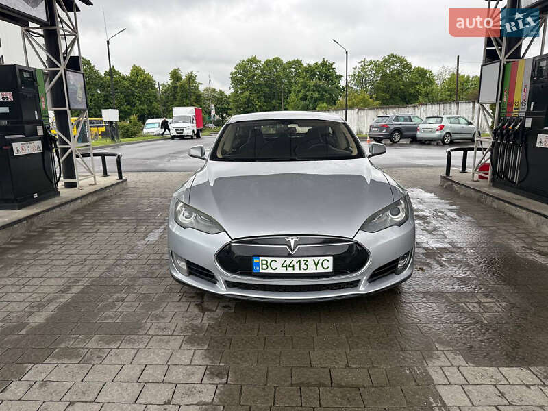 Tesla Model s (2013)