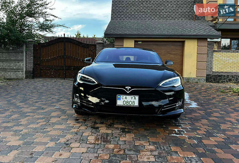 Tesla Model s (2019)