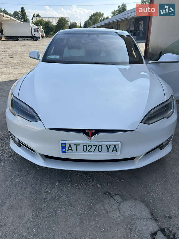 Tesla Model s (2017)