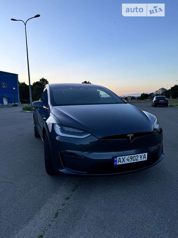 Tesla Model x (2022)