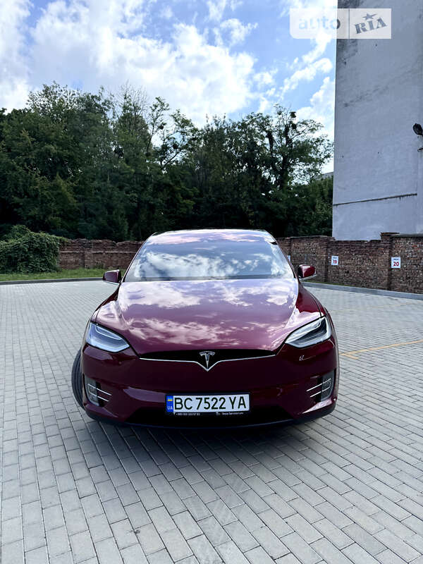 Tesla Model x (2016)