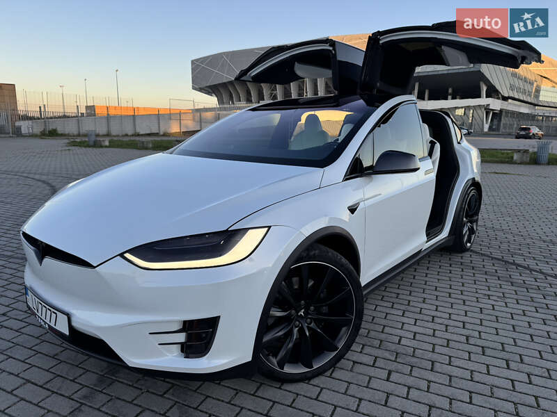Tesla Model x (2020)