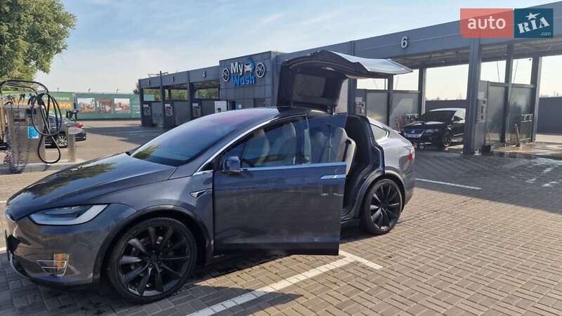 Tesla Model x (2019)