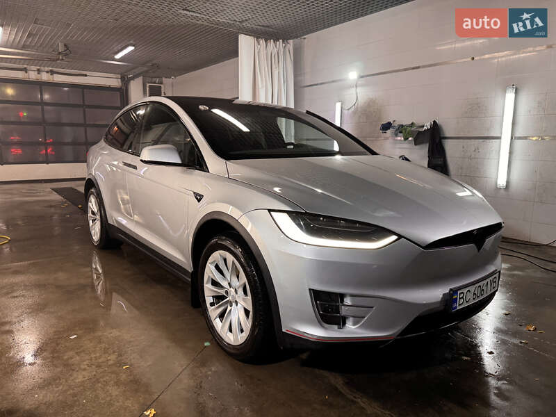 Tesla Model x (2017)