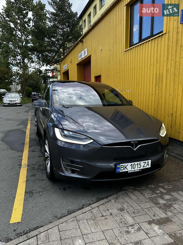 Tesla Model x (2019)