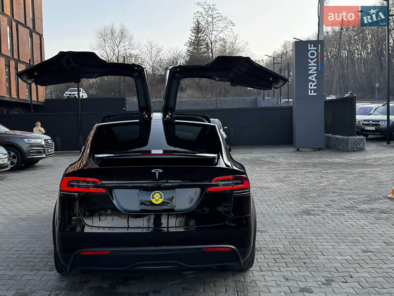 Tesla Model x (2022)