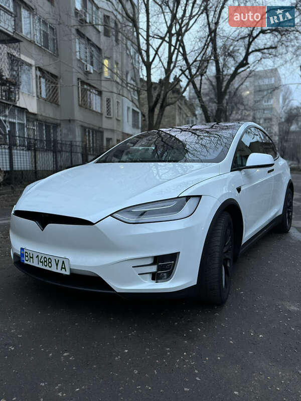 Tesla Model x (2020)