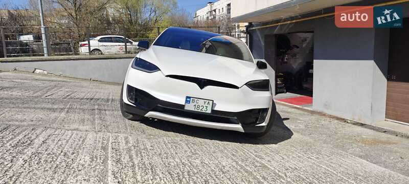 Tesla Model x (2019)