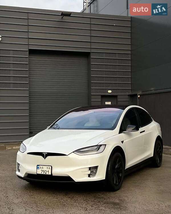 Tesla Model x (2020)