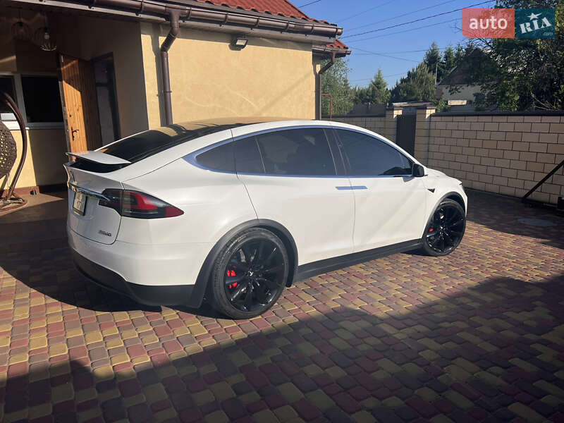 Tesla Model x (2017)