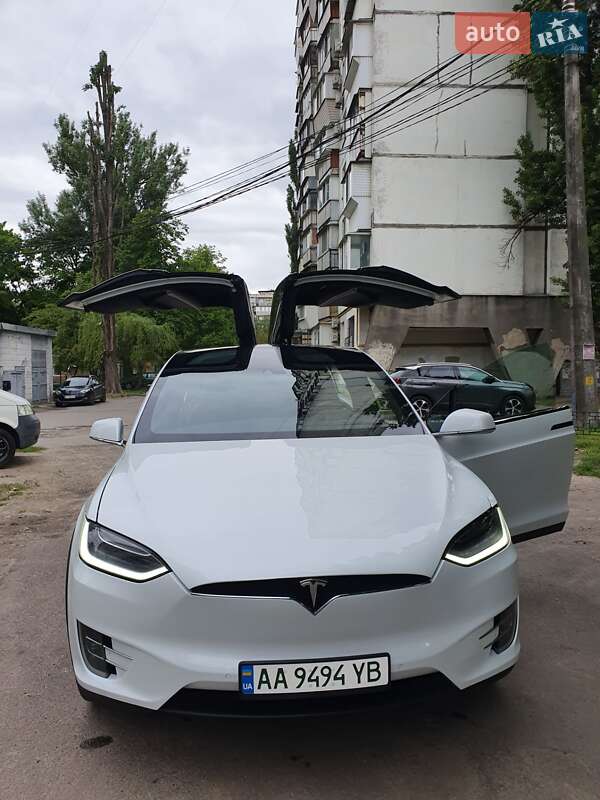Tesla Model x (2016)