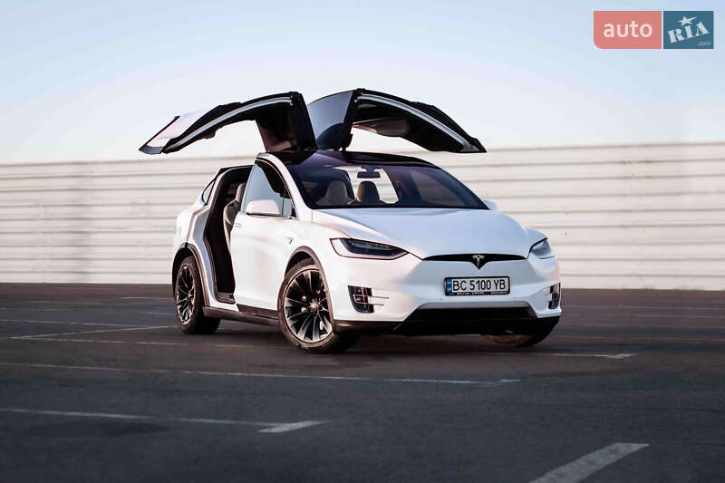 Tesla Model x (2016)