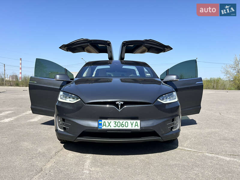 Tesla Model x (2016)