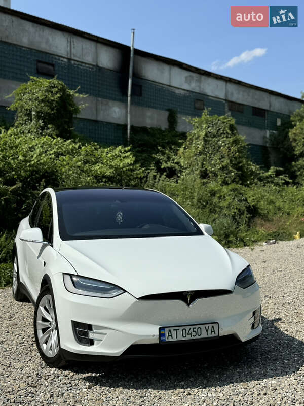 Tesla Model x (2016)