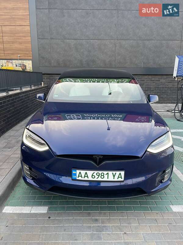 Tesla Model x (2016)