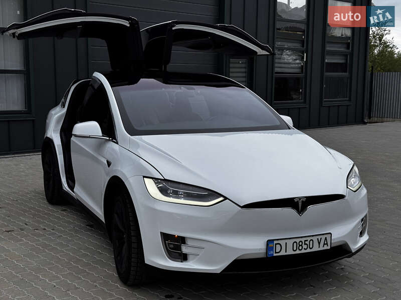 Tesla Model x (2016)