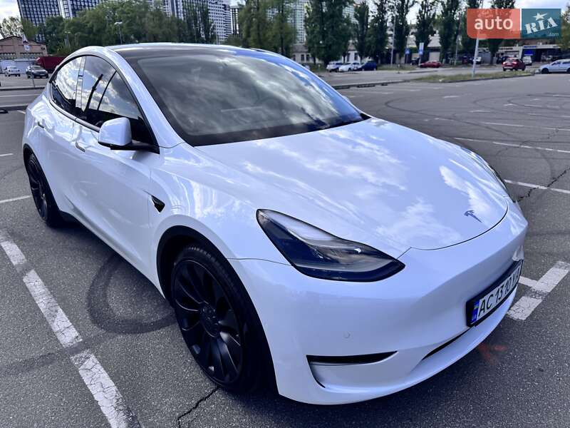 Tesla Model y (2022)