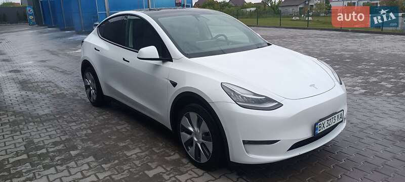 Tesla Model y (2022)