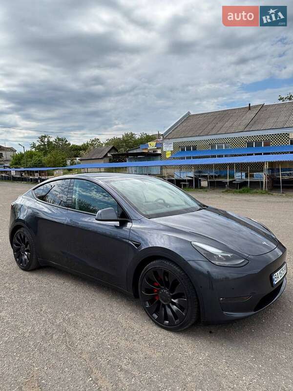Tesla Model y (2022)