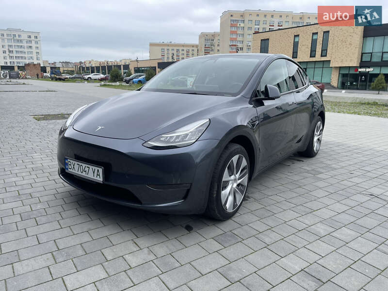 Tesla Model y (2022)