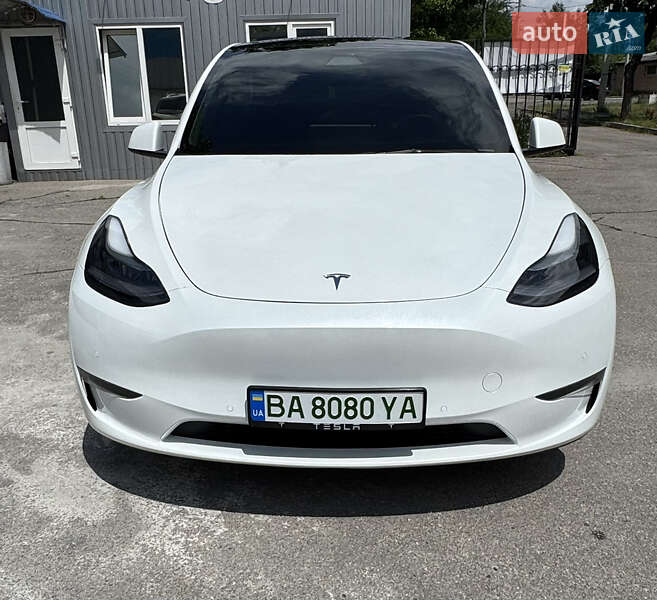Tesla Model y (2021)