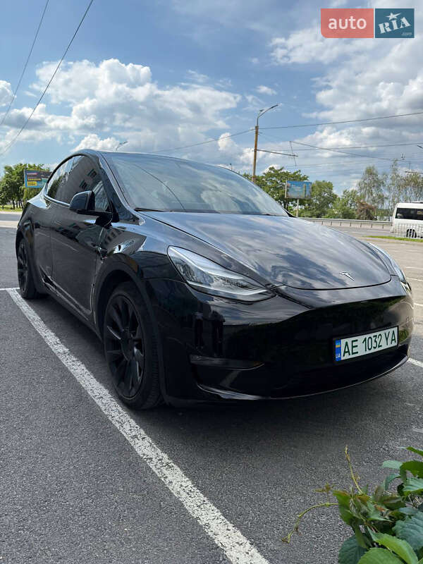 Tesla Model y (2021)