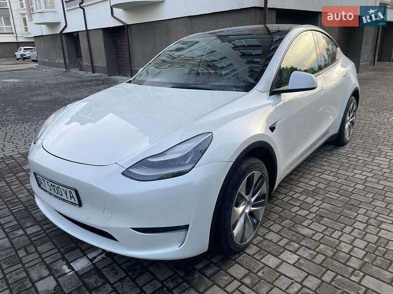 Tesla Model y (2021)