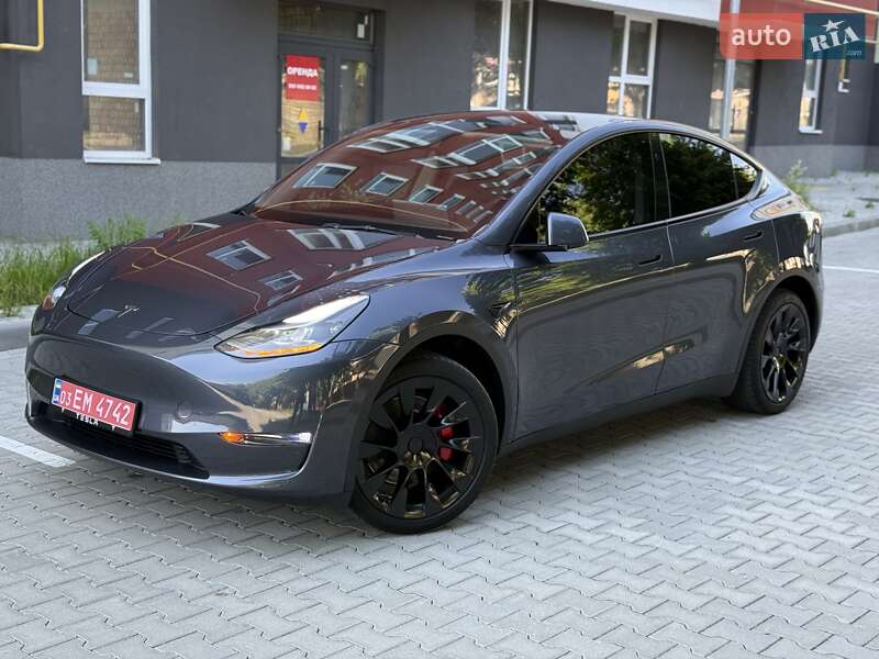 Tesla Model y (2023)