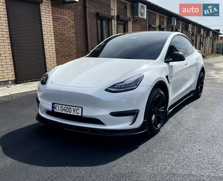 Tesla Model y (2023)