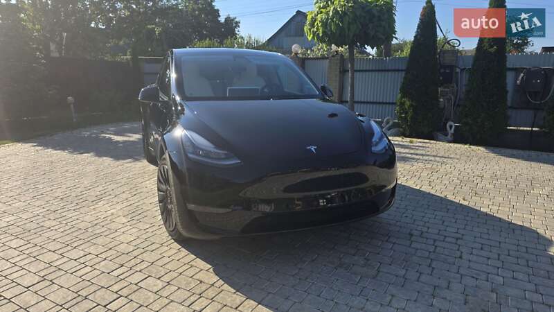 Tesla Model y (2021)