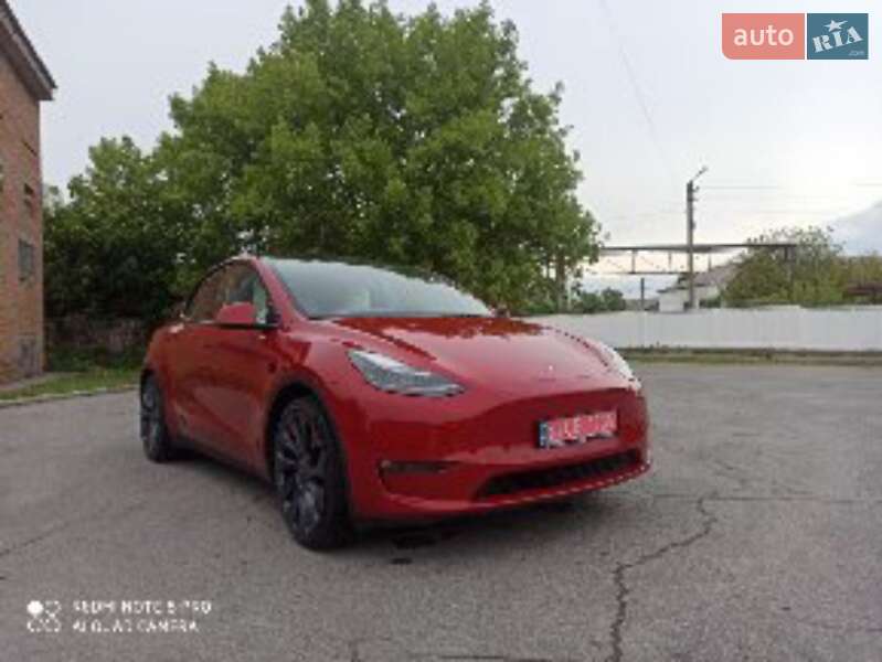 Tesla Model y (2021)