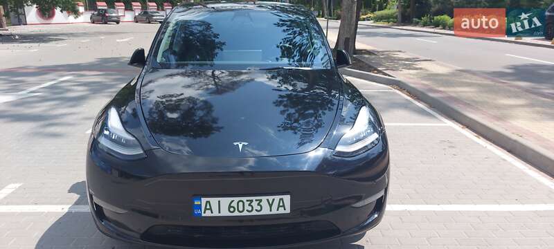 Tesla Model y (2022)