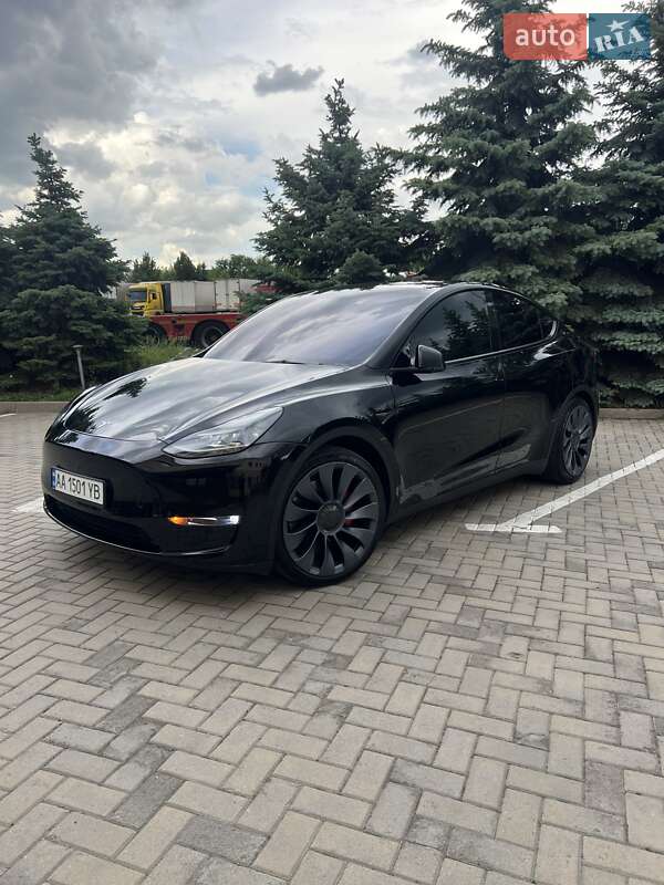 Tesla Model y (2021)