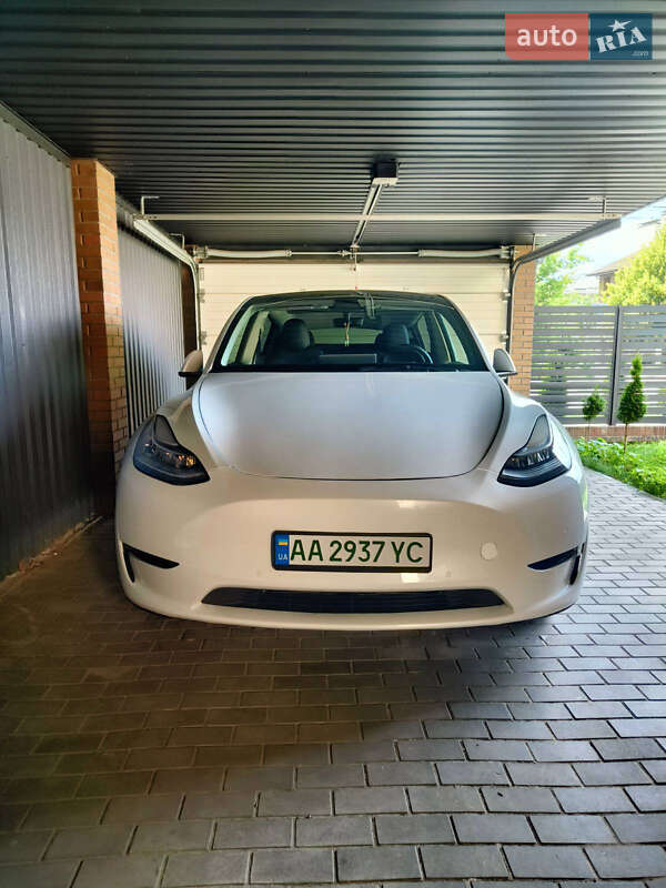 Tesla Model y (2022)