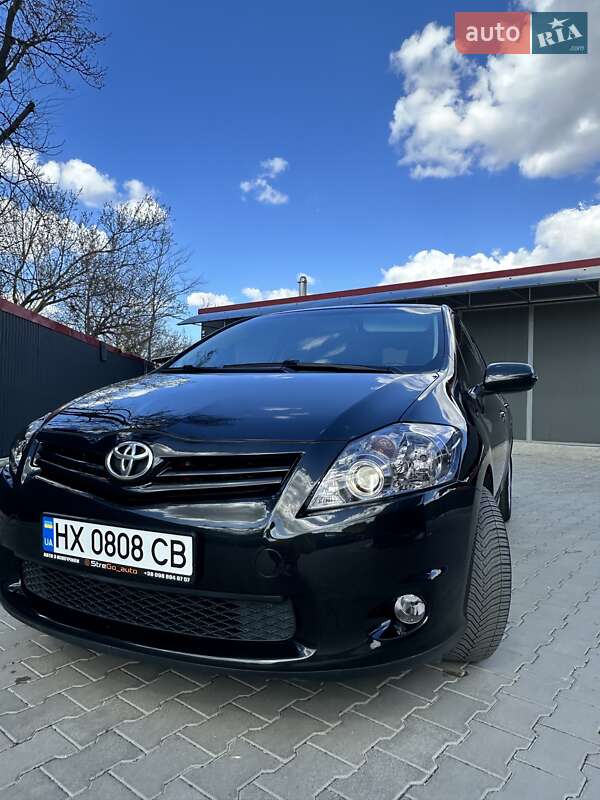 Toyota Auris (2011)