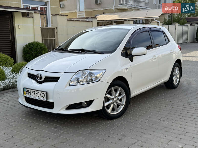 Toyota Auris (2009)